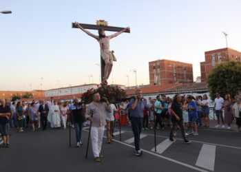 Peñaranda rinde honores al Santo Cristo del Humilladero en una fiesta con hermanamiento con la cofradía de la Vera Cruz