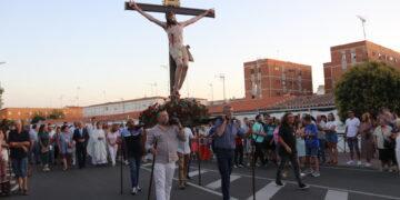 Peñaranda rinde honores al Santo Cristo del Humilladero en una fiesta con hermanamiento con la cofradía de la Vera Cruz