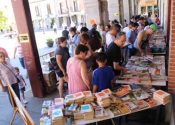 Peñaranda venderá este jueves libros «al peso» procedentes del expurgo de la biblioteca municipal en un singular mercadillo