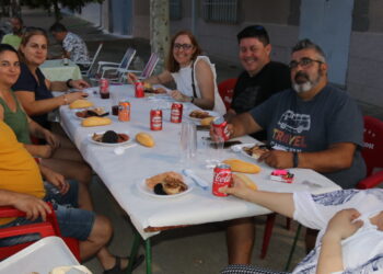 Cantaracillo reúne a más de medio millar de comensales en una parrillada dentro de sus fiestas de la Asunción y San Roque