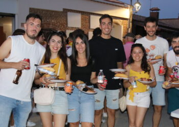 Cantaracillo reúne a más de medio millar de comensales en una parrillada dentro de sus fiestas de la Asunción y San Roque
