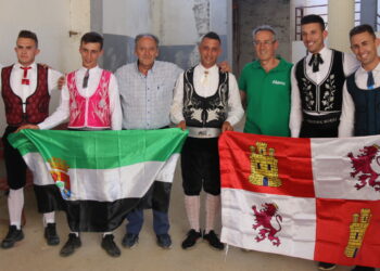 Recortadores de Extremadura y Castilla y León protagonizan en la plaza de toros de Macotera un emocionante desafío
