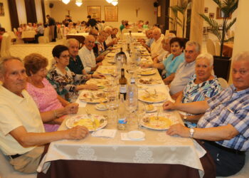 Los quintos del 65 disfrutan en Peñaranda de una comida de confraternidad con motivo de su encuentro anual