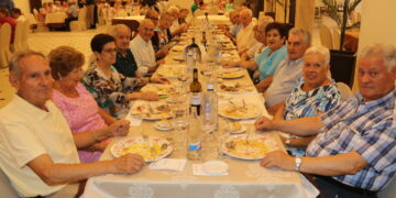 Los quintos del 65 disfrutan en Peñaranda de una comida de confraternidad con motivo de su encuentro anual