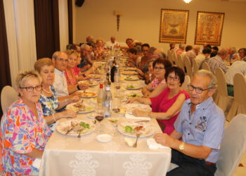 Los mayores de Cantaracillo celebran su fiesta anual con una animada comida de confraternidad en Peñaranda