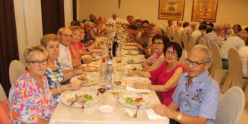 Los mayores de Cantaracillo celebran su fiesta anual con una animada comida de confraternidad en Peñaranda