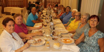La familia Manjón celebra en Peñaranda un emotivo reencuentro de primos llegados de diferentes localidades de toda España