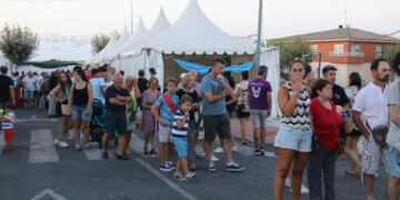 Peñaranda reúne a un millar de personas en la degustación de patatas «meneás», este año a favor de Manos Unidas