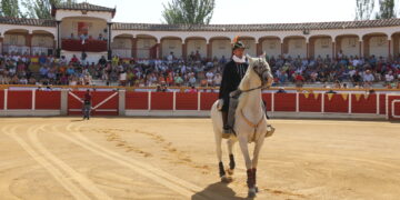 La Florida se llena de ambiente en Peñaranda en el primer festejo de la miniferia con El Mene, Jesús Iglesias y Sergio Pérez