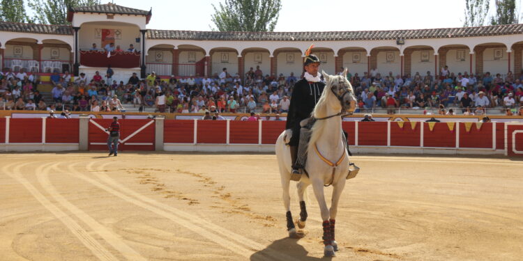 La Florida se llena de ambiente en Peñaranda en el primer festejo de la miniferia con El Mene, Jesús Iglesias y Sergio Pérez