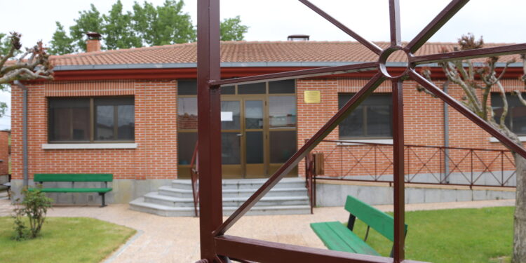 El PSOE de Tordillos critica que el Ayuntamiento licite la gestión de la residencia a raíz del conflicto entre el alcalde y una trabajadora