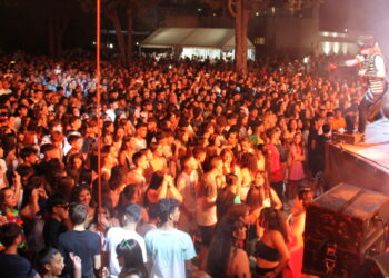 4.000 personas vibran al ritmo de la orquesta Panorama en Peñaranda que ya vive la cuenta atrás de sus fiestas