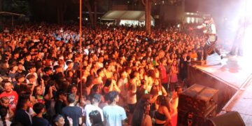 4.000 personas vibran al ritmo de la orquesta Panorama en Peñaranda que ya vive la cuenta atrás de sus fiestas