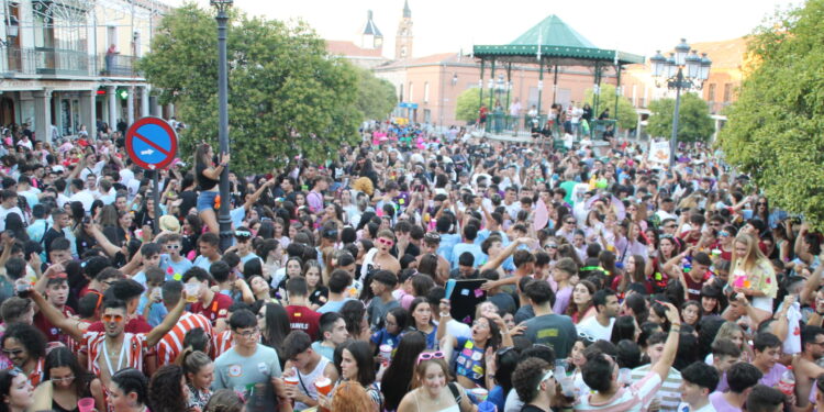 Peñaranda vive una auténtica explosión de alegría y colorido con las peñas como protagonistas del arranque festivo