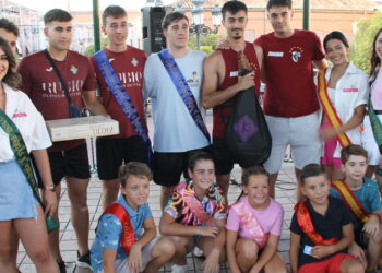 La peña Diexters gana una concurrida y animada yincana que llena de ambiente la plaza de España en Peñaranda