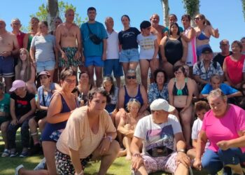 Acopedis despide el curso e inicia las vacaciones en Peñaranda con una animada y refrescante fiesta en la piscina municipal