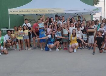La Ruleta del Reciclaje llega a Palaciosrubios y llena de ambiente el frontón con público de todas las edades y premios