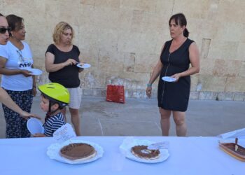 Tarde de postres en el frontón viejo de Babilafuente en una degustación popular de lo más dulce dentro de la Semana Cultural