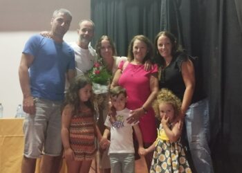 Oliva Martínez Arroyo presenta en el teatro del centro cultural Santa Ana, de Macotera su libro «Inhala vida, exhala alma»