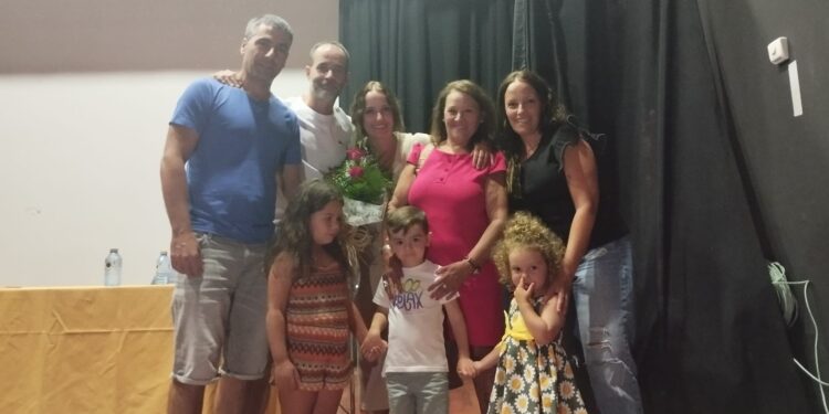 Oliva Martínez Arroyo presenta en el teatro del centro cultural Santa Ana, de Macotera su libro «Inhala vida, exhala alma»