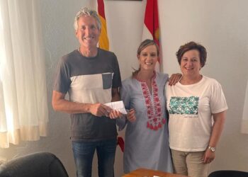 El Campo de Peñaranda entrega a Manos Unidas los 930 euros recaudados en la caldereta solidaria de la Semana Cultural