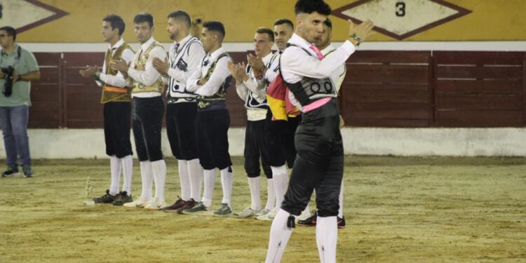 Babilafuente vibra en el coso taurino con el merecido triunfo de su paisano Iván González en el concurso goyesco de cortes