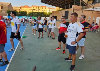 Peñaranda reúne a sus peñas en las pistas del parque La Huerta para disputar el tradicional torneo de calva y rana