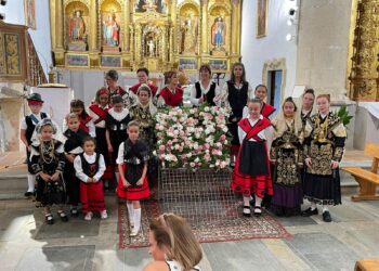 El Campo de Peñaranda se llena de aires charros para la ofrenda floral a Nuestra Señora de la Asunción en la iglesia