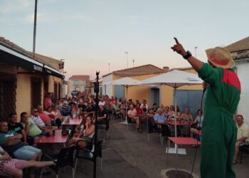 El Campo de Peñaranda disfruta con la actuación del conocido monologuista Alberto Cabrillas en su Semana Cultural