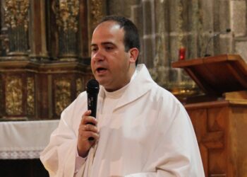 Macotera se moviliza en apoyo del actual párroco Fernando García y recoge firmas para pedir al Obispado que anule su traslado