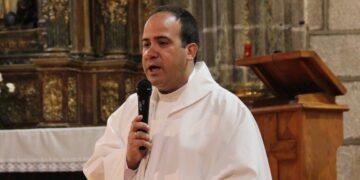 Macotera se moviliza en apoyo del actual párroco Fernando García y recoge firmas para pedir al Obispado que anule su traslado