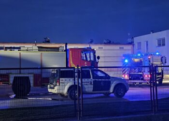 Susto en una vivienda ubicada en el recinto de una fábrica de embutidos de Peñaranda por el fuego declarado en una cocina
