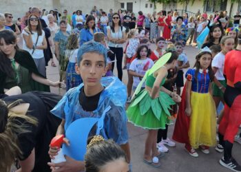 Ventosa del Río Almar disfruta de un intenso jueves festivo con desfile y concurso de disfraces y con una parrillada popular