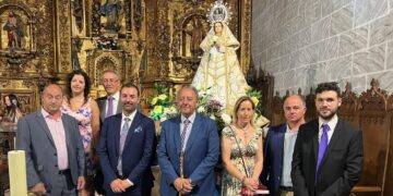 Macotera rinde honores a la Virgen de la Encina en una misa con asistencia de autoridades locales y cortes de honor