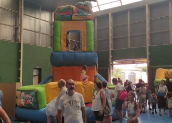 Macotera dedica una jornada especial a los niños en el prólogo festivo con megatobogán acuático e hinchables en el pabellón