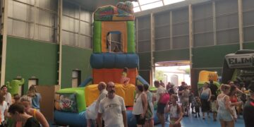 Macotera dedica una jornada especial a los niños en el prólogo festivo con megatobogán acuático e hinchables en el pabellón