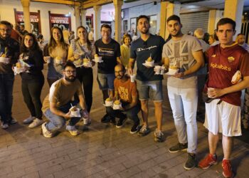 Peñaranda dice adiós a sus Ferias y Fiestas 2023 con la popular degustación de carne de novillo en una plaza abarrotada