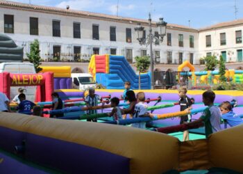 Los niños vuelven a protagonizar la mañana del Jueves de Ferias en Peñaranda con la multiactividad infantil en la plaza Nueva