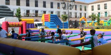 Los niños vuelven a protagonizar la mañana del Jueves de Ferias en Peñaranda con la multiactividad infantil en la plaza Nueva
