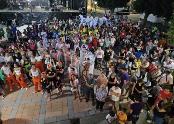 Paradinas de San Juan ovaciona a los organizadores de la Carrera del Roscón, pregoneros de las fiestas de la Virgen del Hinojal