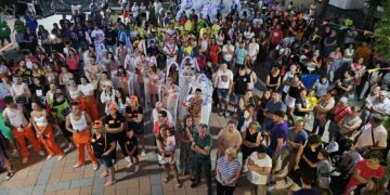 Paradinas de San Juan ovaciona a los organizadores de la Carrera del Roscón, pregoneros de las fiestas de la Virgen del Hinojal