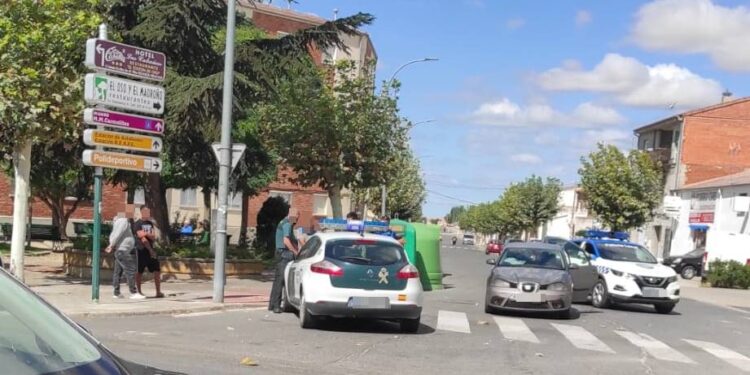 Policía Local de Peñaranda y Guardia Civil interceptan un coche con bebidas hurtadas de una carpa en la zona de las peñas