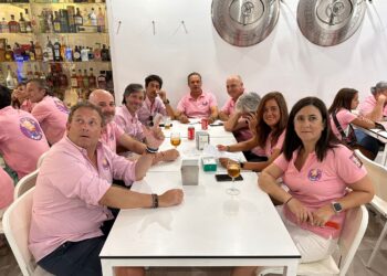 Los Álamos Laboratorio Gastronómico presenta cada noche de ferias una hamburguesa dedicada a las peñas de Peñaranda