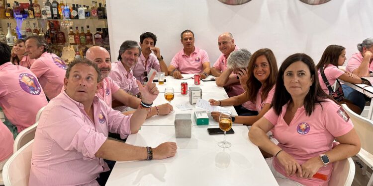 Los Álamos Laboratorio Gastronómico presenta cada noche de ferias una hamburguesa dedicada a las peñas de Peñaranda