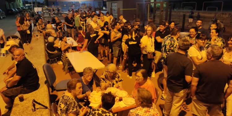 Los Tatos triunfan en Peñaranda con una nueva y exitosa edición de su «huevada» celebrada en el barrio de San Lázaro