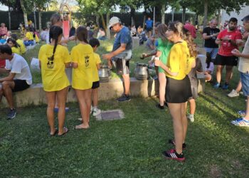 Ventosa del Río Almar comparte una gran chocolatada en el parque municipal como broche a los juegos infantiles