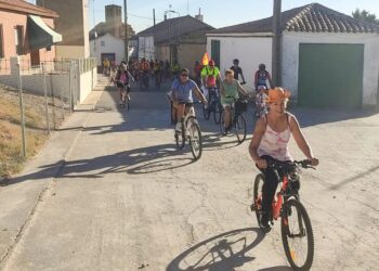La nueva asociación cultural de Villaflores inicia sus actividades con una ruta en bici por los caminos del municipio