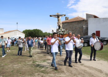 Alaraz celebra la Exaltación de la Cruz con la fiesta del Santo Cristo del Monte en su ermita seguida de una paella popular