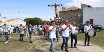 Alaraz celebra la Exaltación de la Cruz con la fiesta del Santo Cristo del Monte en su ermita seguida de una paella popular