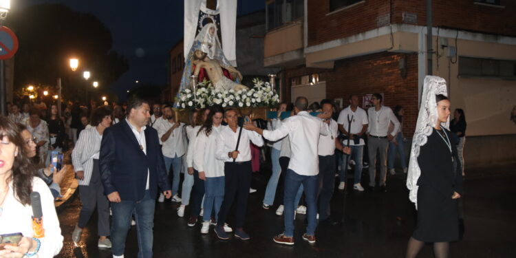 Peñaranda acompaña a Nuestra Señora de la Piedad en su fiesta anual tras la breve tregua que dejó la tormenta del viernes